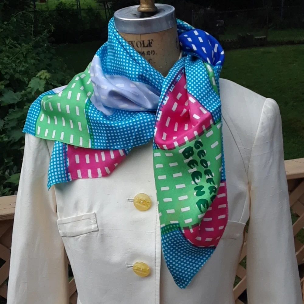 🇫🇷 🗼 Gorgeous Large Vintage Geoffrey Beene Silk Scarf